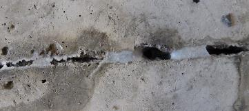 Plyšių sandarinimas betone